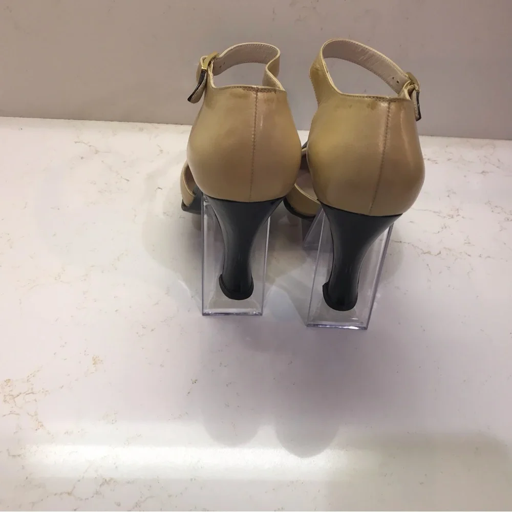 CHANEL Black and Beige Heels with Classic Cap Toe - Picture 4 of 10